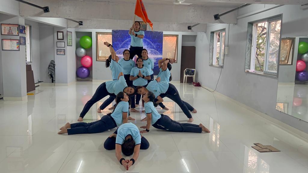 Group Acro Yoga & Student Coordination
